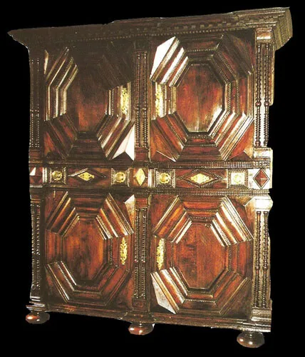 Malouinière en noyer d'époque fin XVII ème début XVIII ème siècle Malouinière en noyer d'époque fin XVII ème début XVIII ème siècle