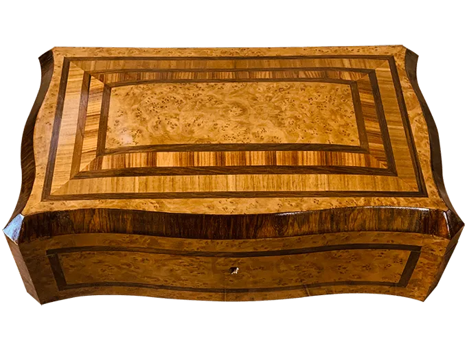 Après restauration. Boîte du XIX ème siècle Après restauration. Restauration à Paris - Vincennes d'un Boîte du XIX ème siècle