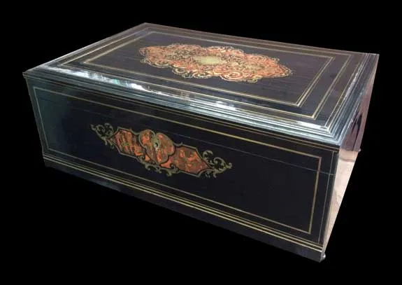 Boîte à Châle ayant appartenu à Napoléon III Boîte à Châle ayant appartenu à Napoléon III