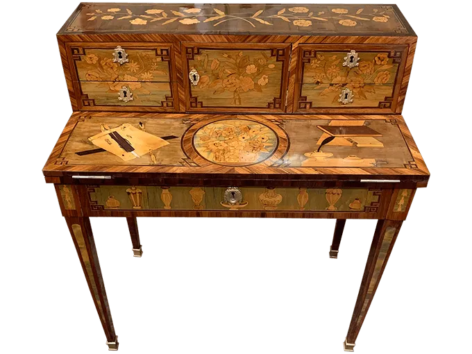 Après restauration. Bonheur du jour d'époque Louis XVI. Attribué à Topino Après restauration. Restauration à Paris - Vincennes d'un Bonheur du jour d'époque Louis XVI. Attribué à Topino