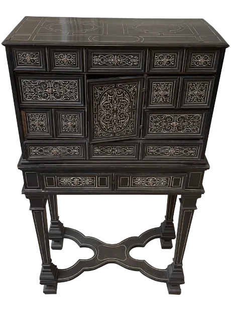 Avant restauration. Cabinet du XIX ème siècle Avant restauration. Cabinet du XIX ème siècle