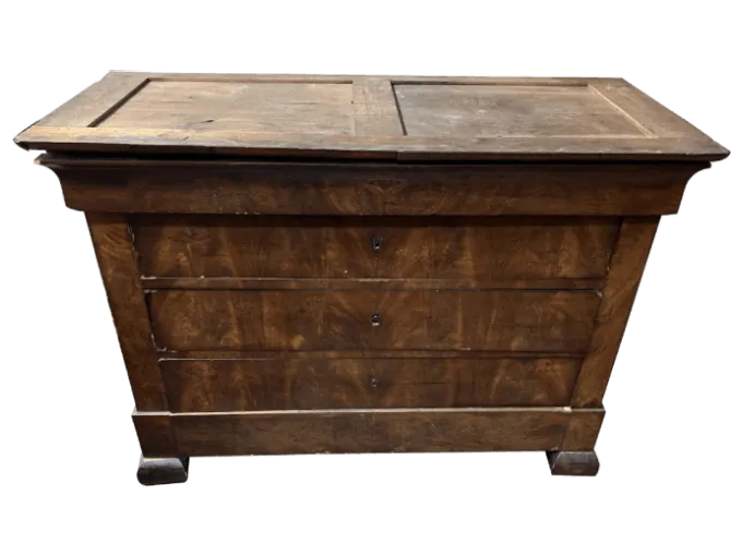 Avant restauration. Commode d'époque Charles X Avant restauration. Restauration à Paris - Vincennes d'une commode d'époque Charles X