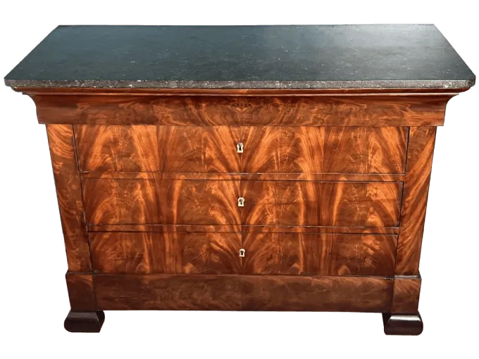Après restauration. Commode d'époque Charles X Après restauration. Restauration à Paris - Vincennes d'une commode d'époque Charles X