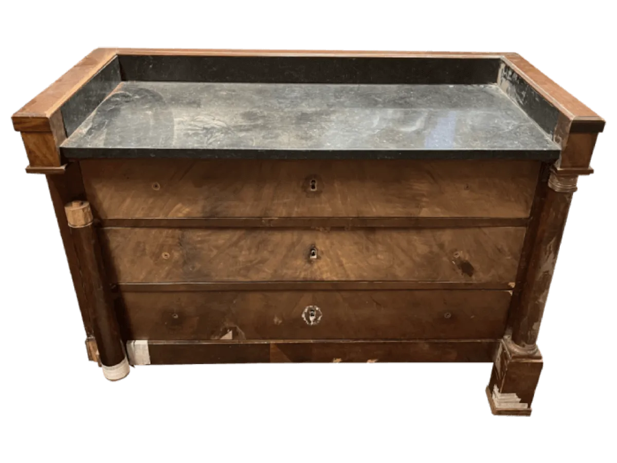 Avant restauration. Commode d'époque Empire Avant restauration. Restauration à Paris - Vincennes d'une commode d'époque Empire