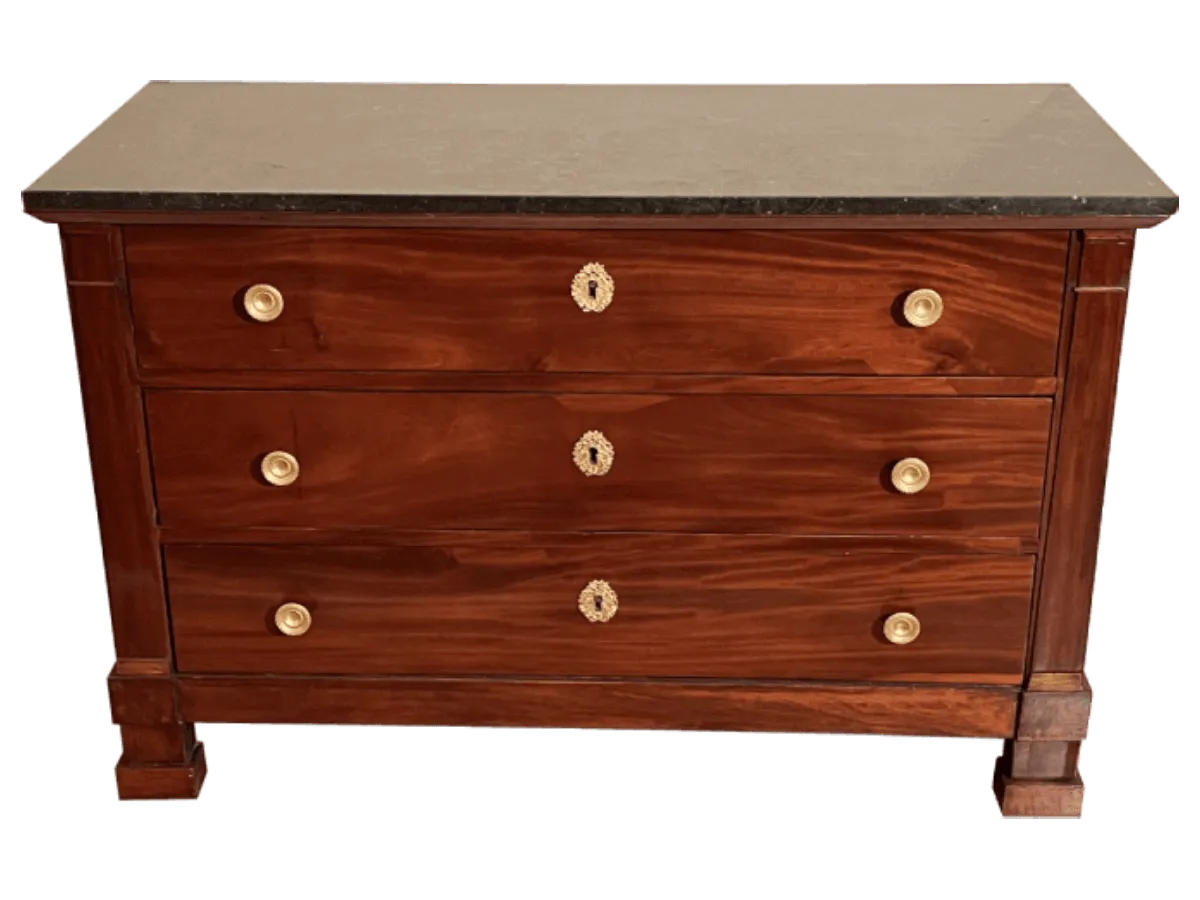 Après restauration. Commode d'époque Empire Après restauration. Restauration à Paris - Vincennes d'une commode d'époque Empire