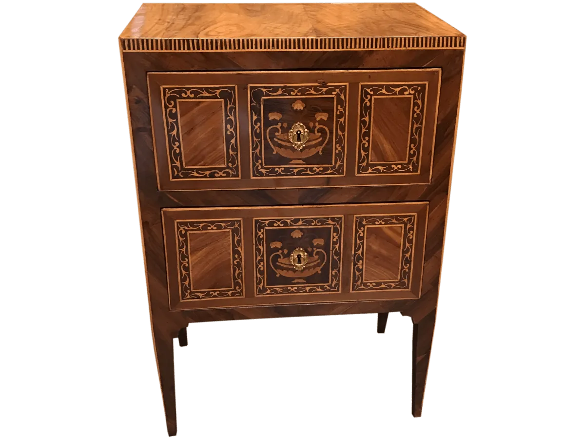 Après restauration. Commode Italiènne d'époque Louis XVI Après restauration. Restauration à Paris - Vincennes d'une commode Italiènne d'époque Louis XVI