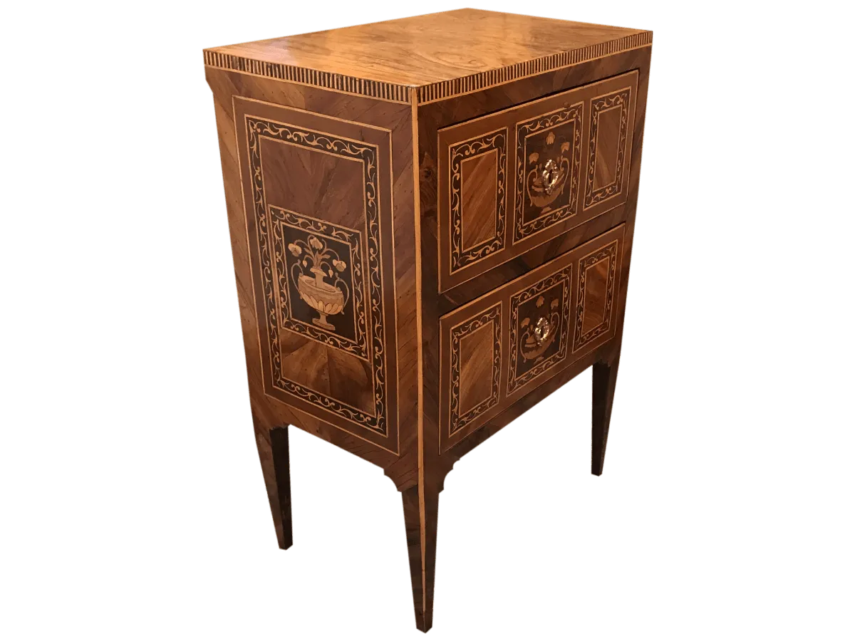 Après restauration. Commode Italiènne d'époque Louis XVI Après restauration. Restauration à Paris - Vincennes d'une commode Italiènne d'époque Louis XVI