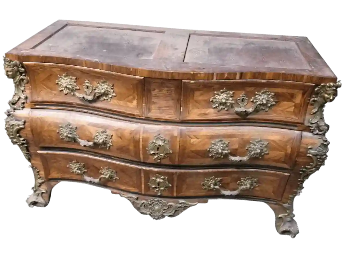 Avant restauration. Commode Louis XV Avant restauration. Restauration à Paris - Vincennes d'une commode Louis XV