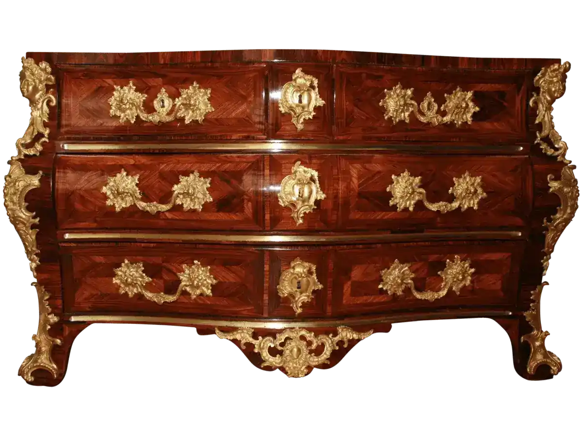 Après restauration. Commode Louis XV Après restauration. Restauration à Paris - Vincennes d'une commode Louis XV