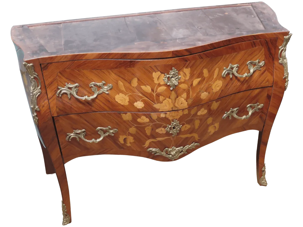 Après restauration. Commode Louis XV Après restauration. Restauration à Paris - Vincennes d'une commode Louis XV