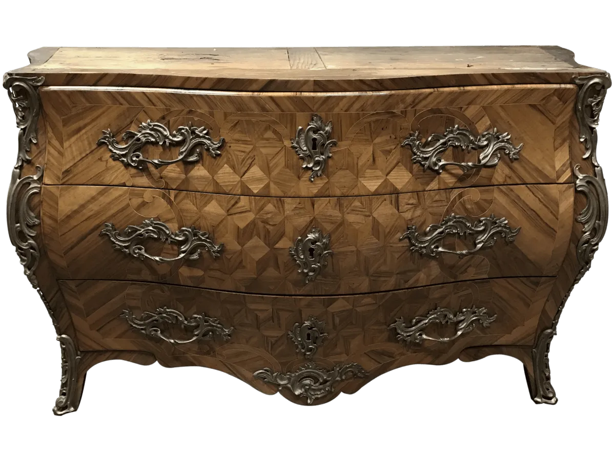 Après restauration. Commode Louis XV Après restauration. Restauration à Paris - Vincennes d'une commode Louis XV