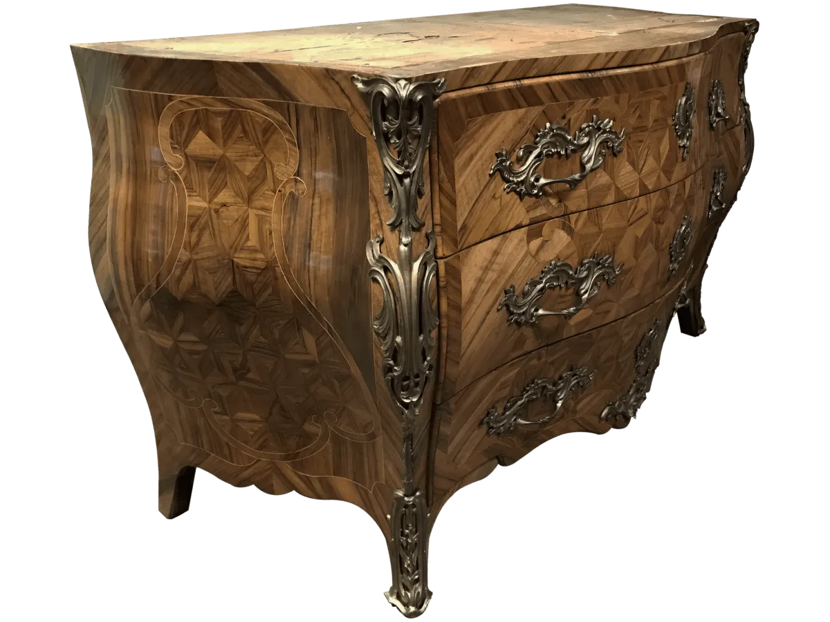 Après restauration. Commode Louis XV Après restauration. Restauration à Paris - Vincennes d'une commode Louis XV