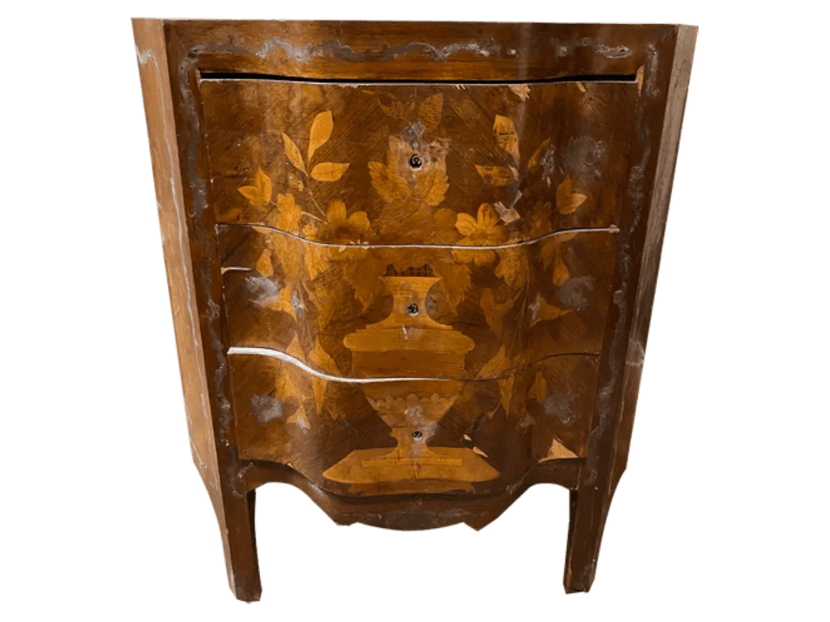 Avant restauration. Commode de style Louis XV Avant restauration. Restauration à Paris - Vincennes d'une commode de style Louis XV