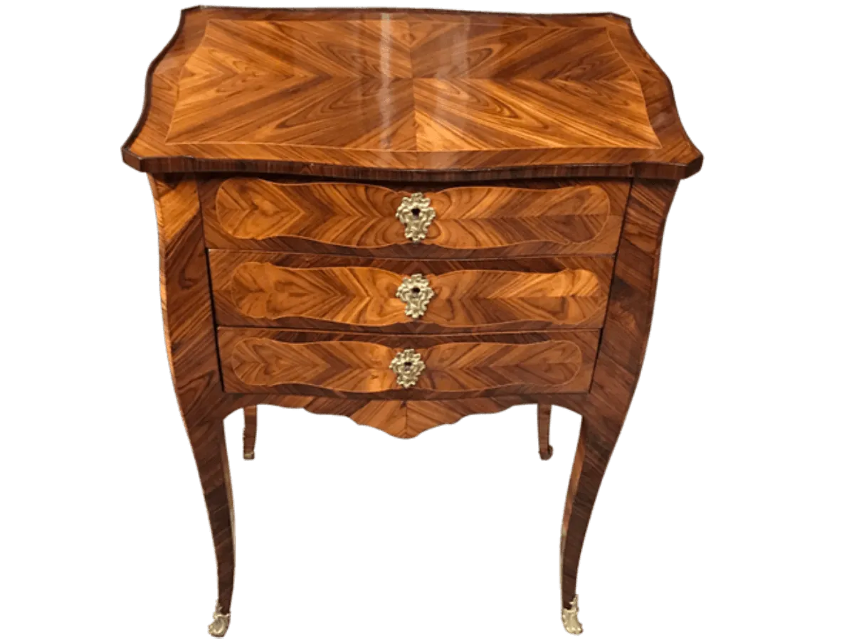 Après restauration. Commode Louis XV Après restauration. Restauration à Paris - Vincennes d'une commode Louis XV