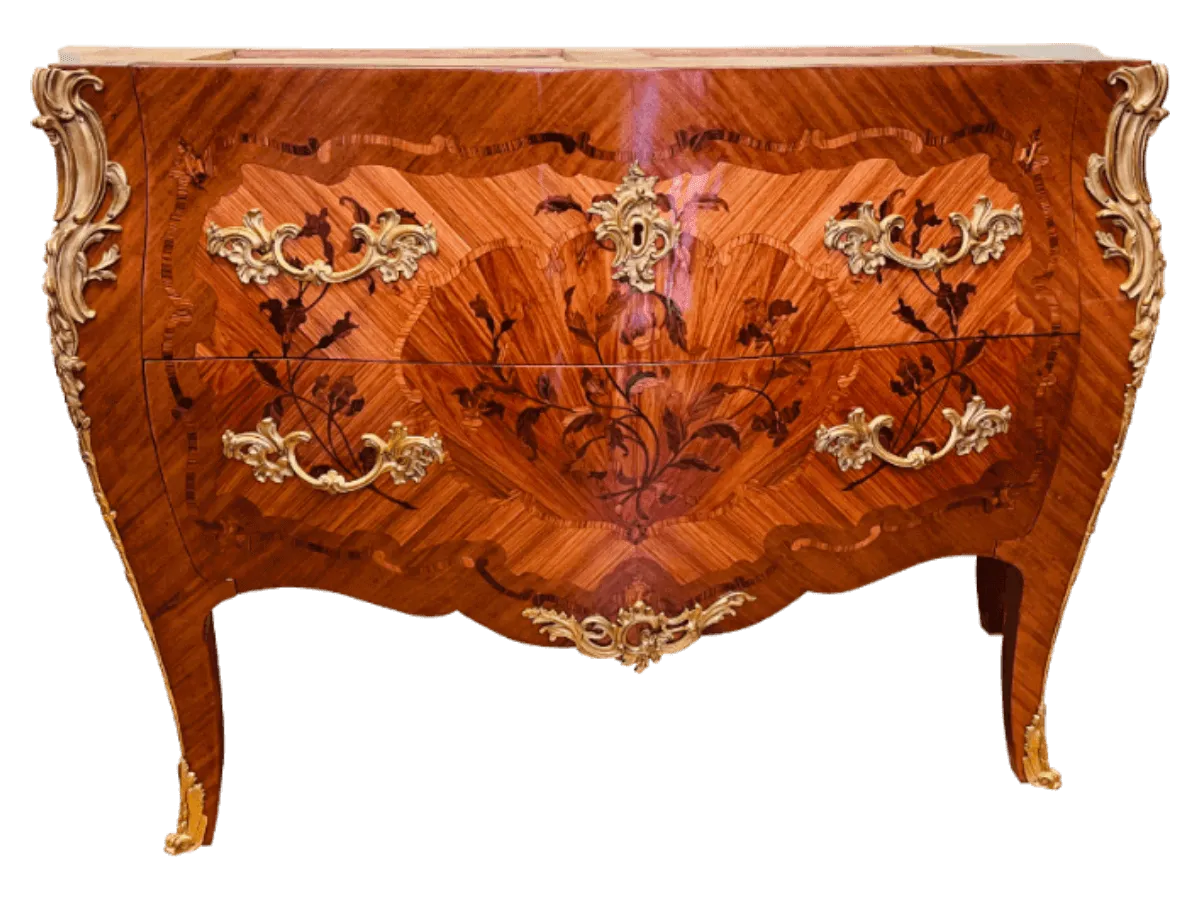 Après restauration. Commode Louis XV Après restauration. Restauration à Paris - Vincennes d'une commode Louis XV