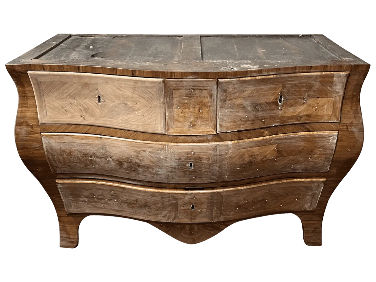 Avant restauration. Commode d'époque Louis XV Avant restauration. Restauration à Paris - Vincennes d'une commode d'époque Louis XV