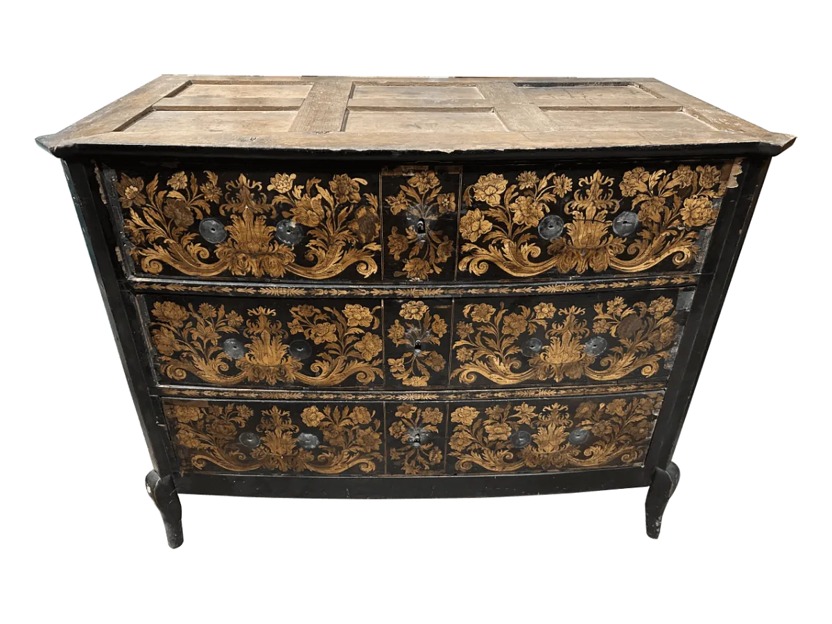 Avant restauration. Commode d'époque Louis XV Avant restauration. Restauration à Paris - Vincennes d'une commode d'époque Louis XV