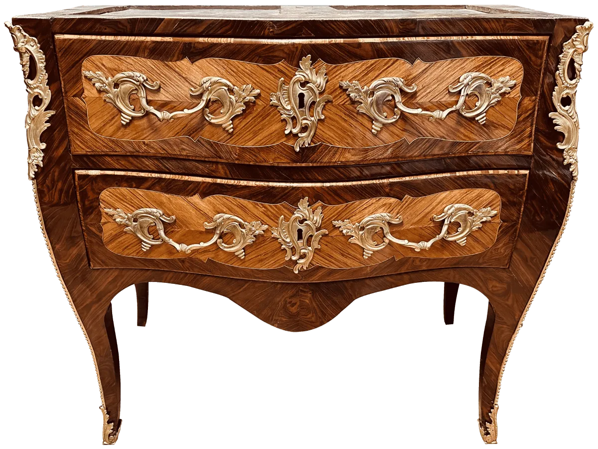 Après restauration. Commode d'époque Louis XV Après restauration. Restauration à Paris - Vincennes d'une commode d'époque Louis XV