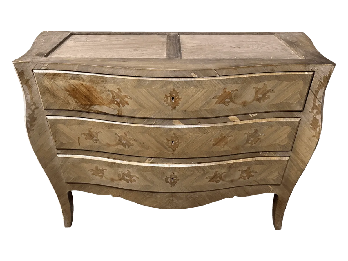 Avant restauration. Commode de style Louis XV Avant restauration. Restauration à Paris - Vincennes d'une commode de style Louis XV