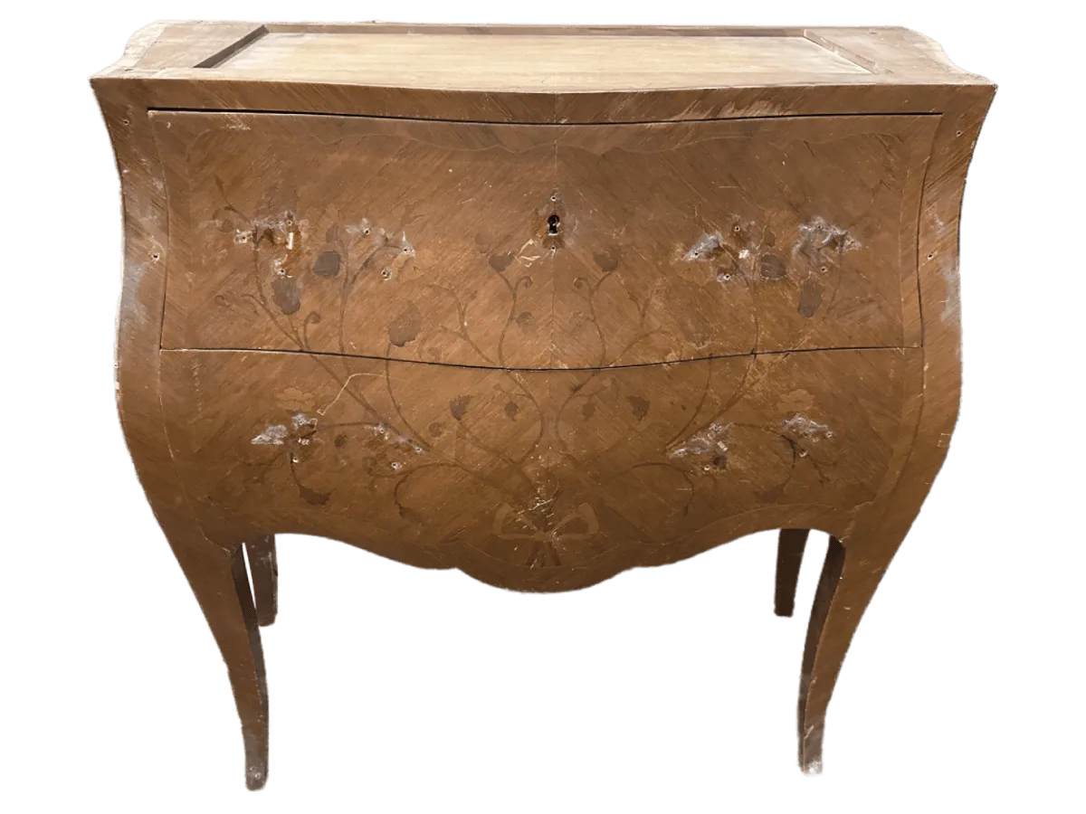 Avant restauration. Commode de style Louis XV Avant restauration. Restauration à Paris - Vincennes d'une commode de style Louis XV