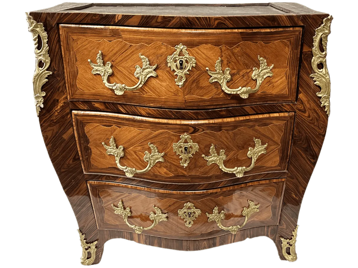 Après restauration. Commode d'époque Louis XV Après restauration. Restauration à Paris - Vincennes d'une commode d'époque Louis XV