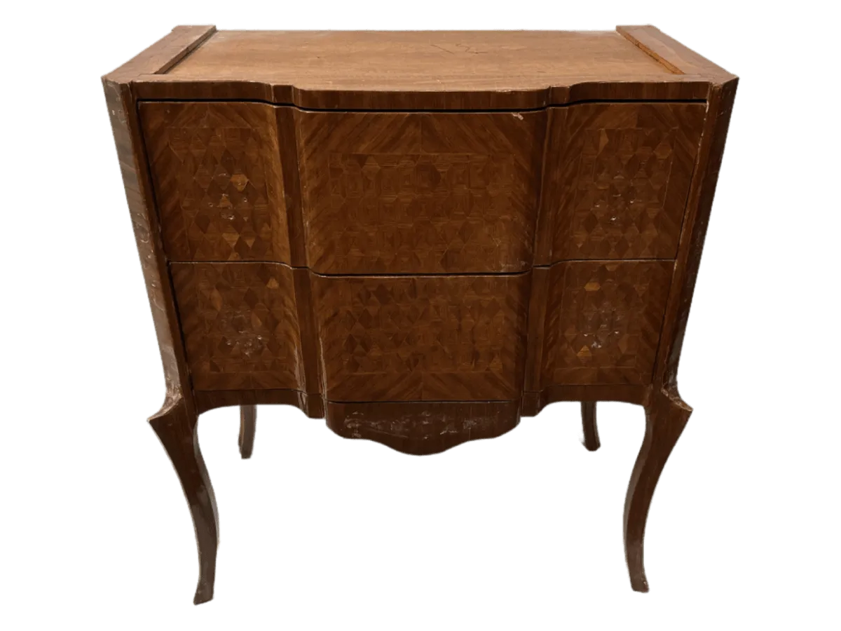 Avant restauration. Commode de style Transition Louis XV - Louis XVI Avant restauration. Restauration à Paris - Vincennes d'une commode de style Transition Louis XV - Louis XVI