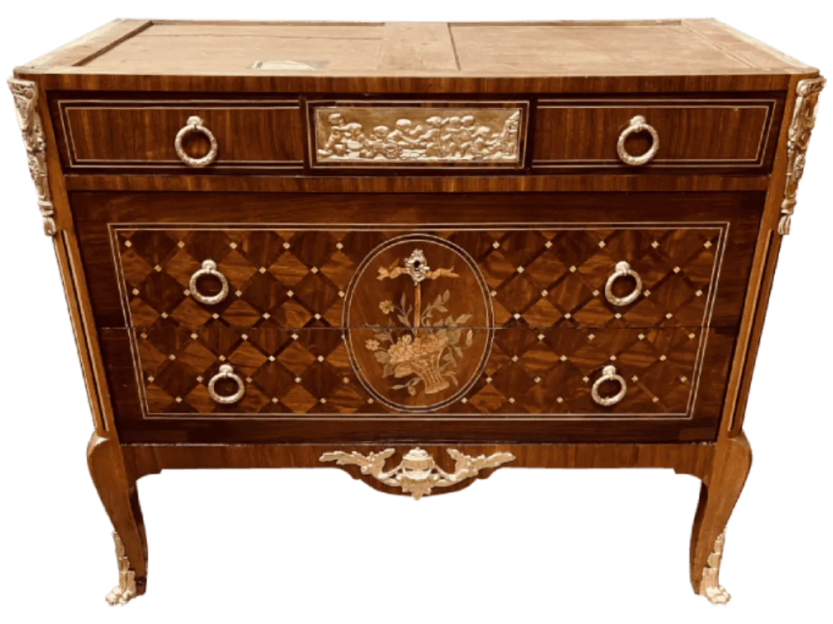 Après restauration. Commode de style Transition Louis XV - Louis XVI Après restauration. Restauration à Paris - Vincennes d'une commode de style Transition Louis XV - Louis XVI