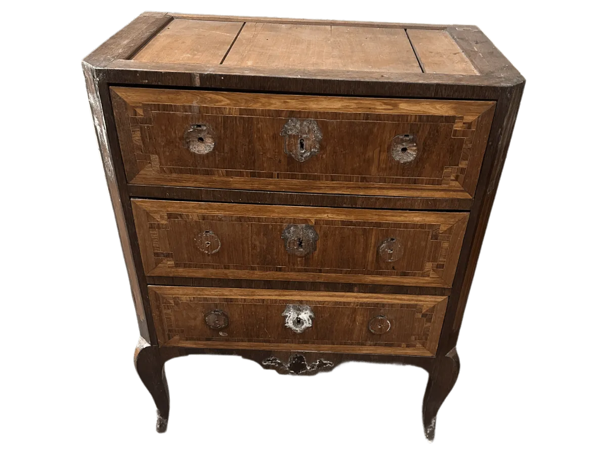Avant restauration. Commode de style Transition Louis XV - Louis XVI Avant restauration. Restauration à Paris - Vincennes d'une commode de style Transition Louis XV - Louis XVI