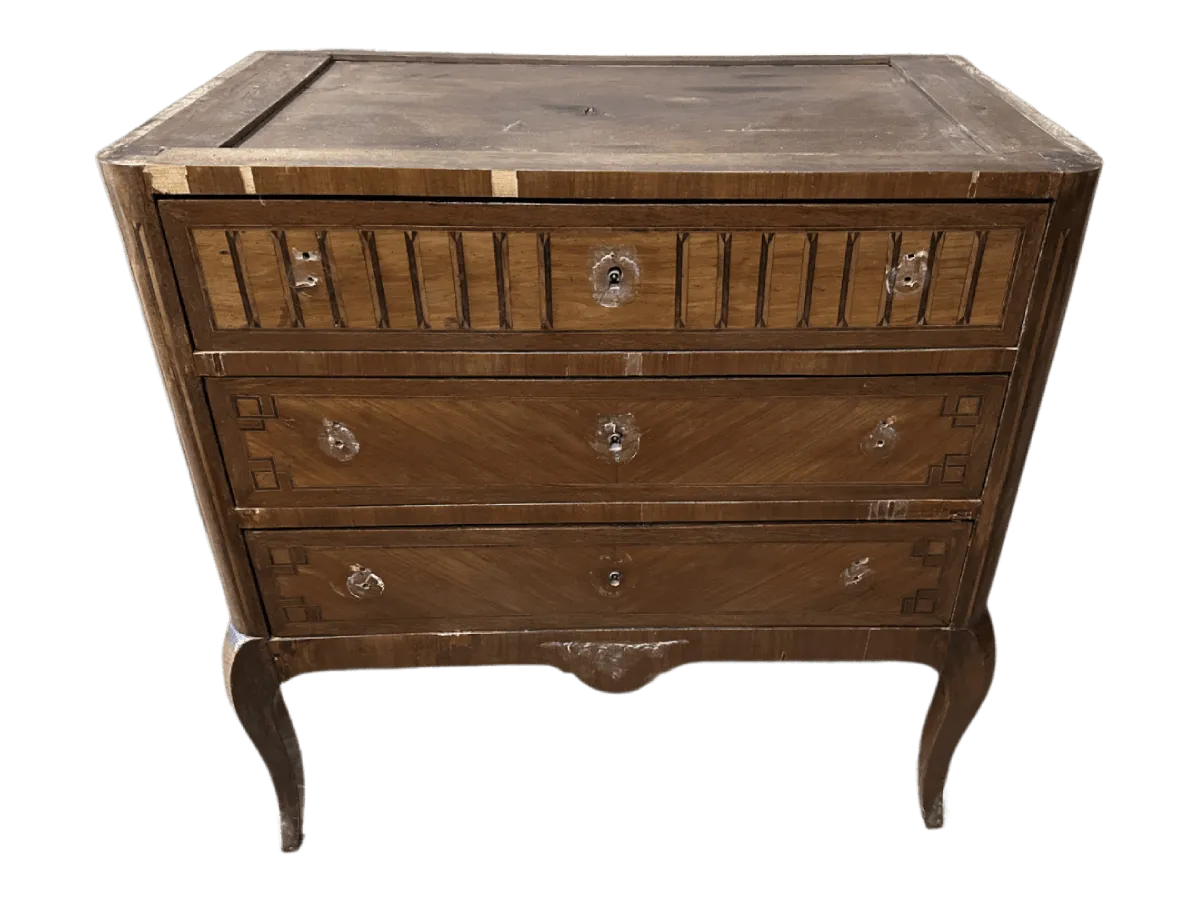 Avant restauration. Commode de style Transition Louis XV - Louis XVI Avant restauration. Restauration à Paris - Vincennes d'une commode de style Transition Louis XV - Louis XVI