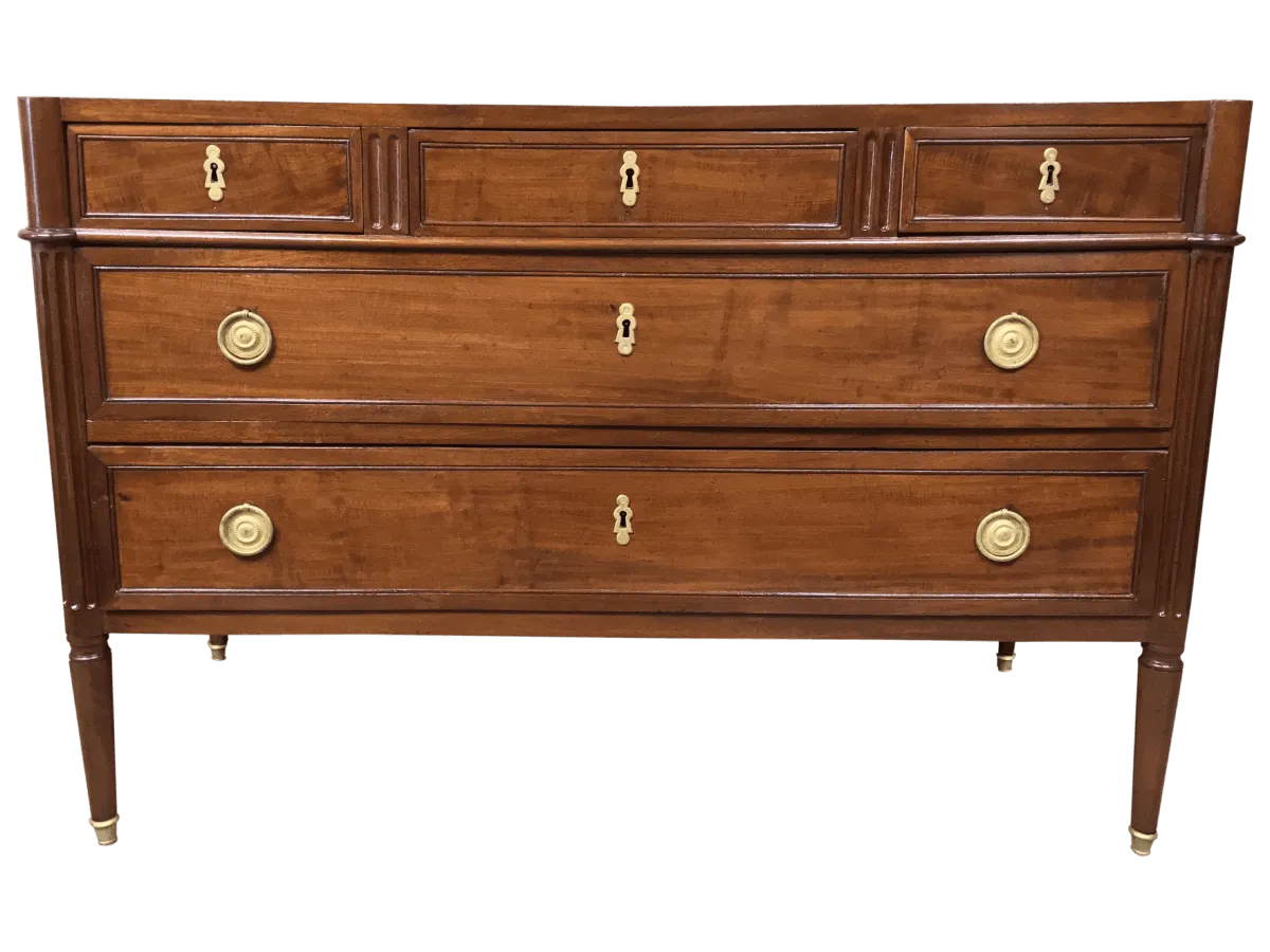 Après restauration. Commode d'époque Louis XVI Après restauration. Restauration à Paris - Vincennes d'une commode d'époque Louis XVI