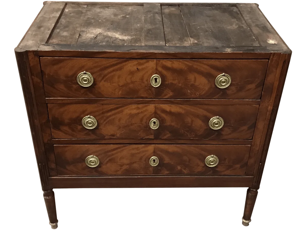 Après restauration. Commode d'époque Louis XVI Après restauration. Restauration à Paris - Vincennes d'une commode d'époque Louis XVI