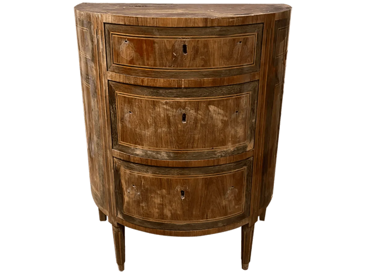 Avant restauration. Commode d'époque Louis XVI Avant restauration. Restauration à Paris - Vincennes d'une commode d'époque Louis XVI
