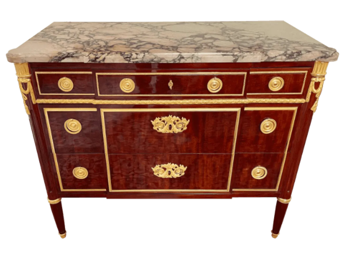 Après restauration. Commode Louis XVI Après restauration. Restauration à Paris - Vincennes d'une commode Louis XVI