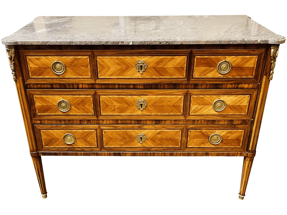 Après restauration. Commode d'époque Louis XVI Après restauration. Restauration à Paris - Vincennes d'une commode d'époque Louis XVI