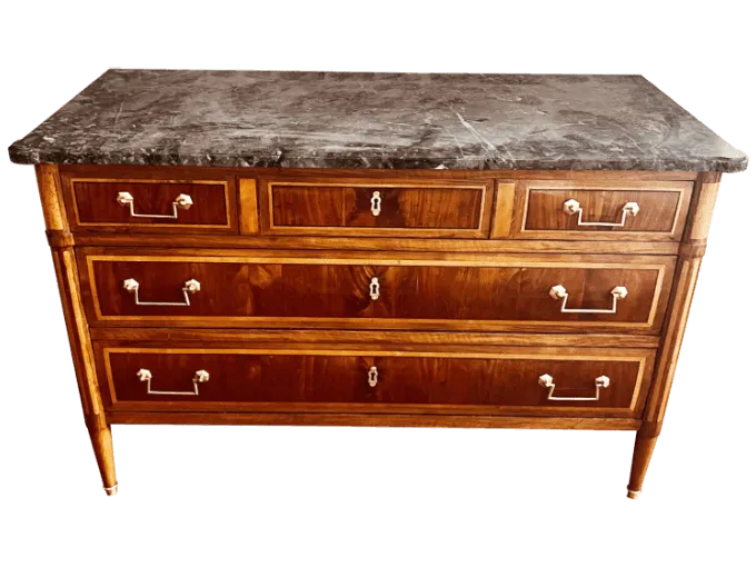 Après restauration. Commode d'époque Louis XVI Après restauration. Restauration à Paris - Vincennes d'une commode d'époque Louis XVI