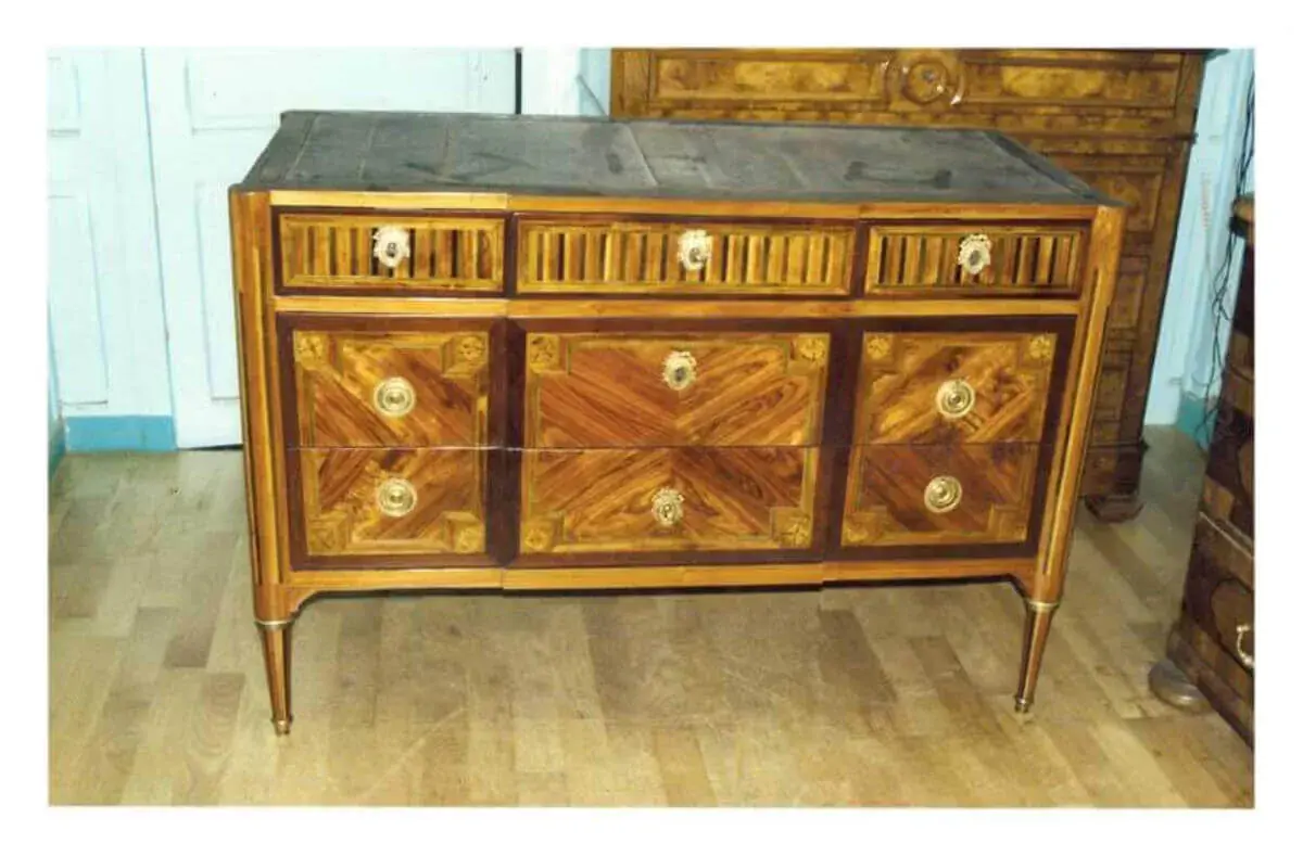 Après restauration. Commode Louis XVI Après restauration. Restauration à Paris - Vincennes d'une commode Louis XVI