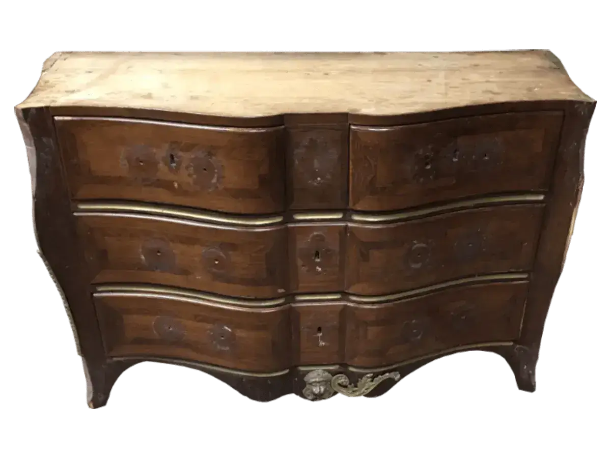 Avant restauration. Commode d'époque Régence Avant restauration. Restauration à Paris - Vincennes d'une commode d'époque Régence