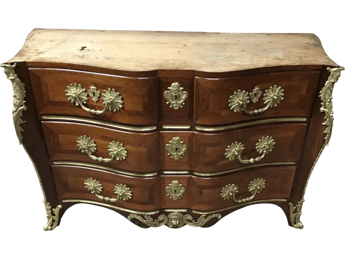 Après restauration. Commode d'époque Régence Après restauration. Restauration à Paris - Vincennes d'une commode d'époque Régence