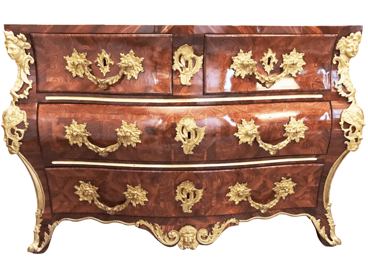 Après restauration. Commode d'époque Régence Après restauration. Restauration à Paris - Vincennes d'une commode d'époque Régence