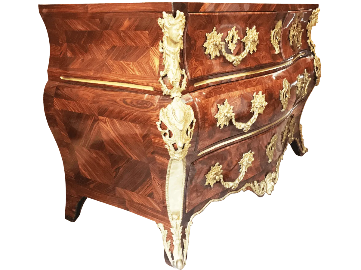 Après restauration. Commode d'époque Régence Après restauration. Restauration à Paris - Vincennes d'une commode d'époque Régence