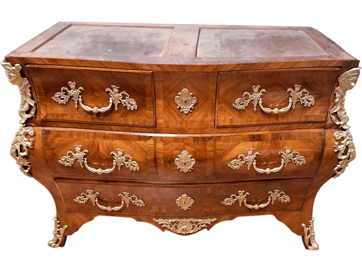 Après restauration. Commode d'époque Régence Après restauration. Restauration à Paris - Vincennes d'une commode d'époque Régence