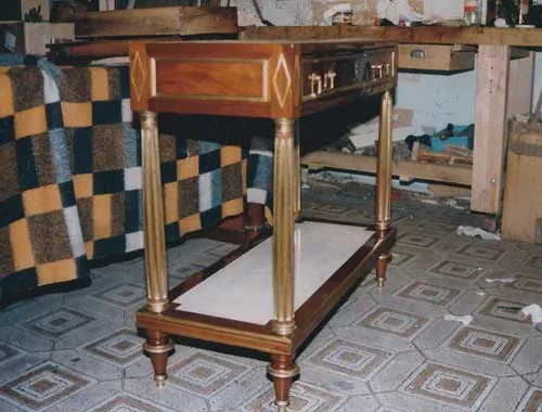 Après restauration. Console Directoire Après restauration. Restauration à Paris - Vincennes d'une console Directoire