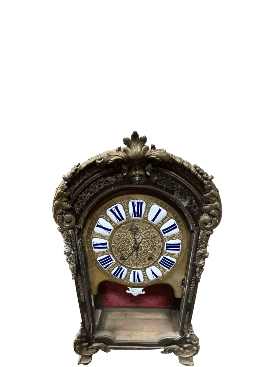 Avant restauration. Pendule d'époque Louis XIV Avant restauration. Restauration à Paris - Vincennes d'une pendule d'époque Louis XIV