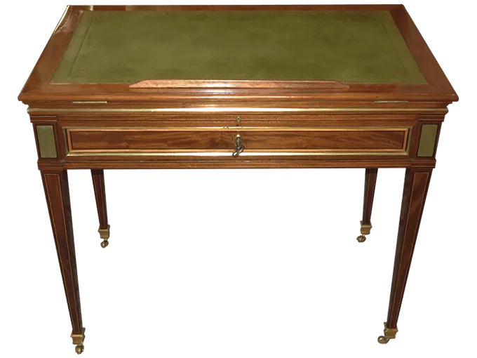 Après restauration. Table à la Tronchin Après restauration. Restauration à Paris - Vincennes d'une table à la Tronchin