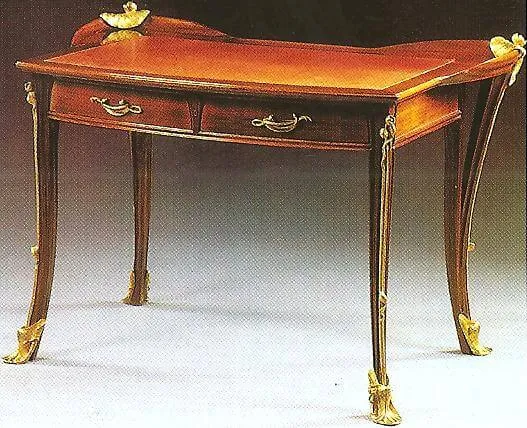Bureau de dame aux nénuphars signé Louis Majorelle Bureau de dame aux nénuphars signé Louis Majorelle